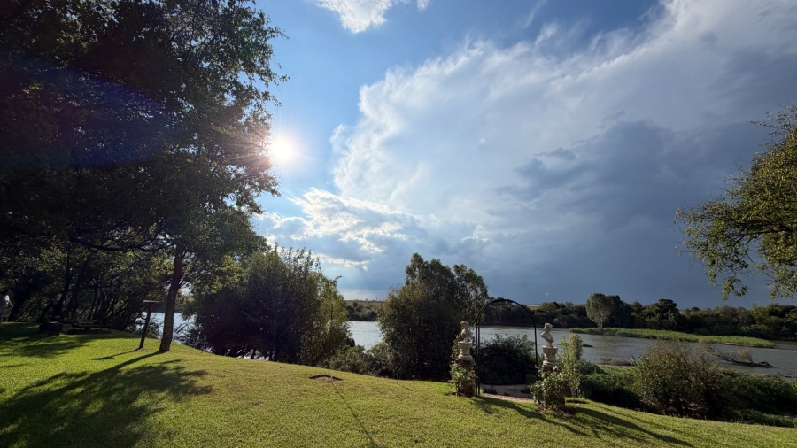  Bedroom Property for Sale in Viljoenskroon Rural Free State